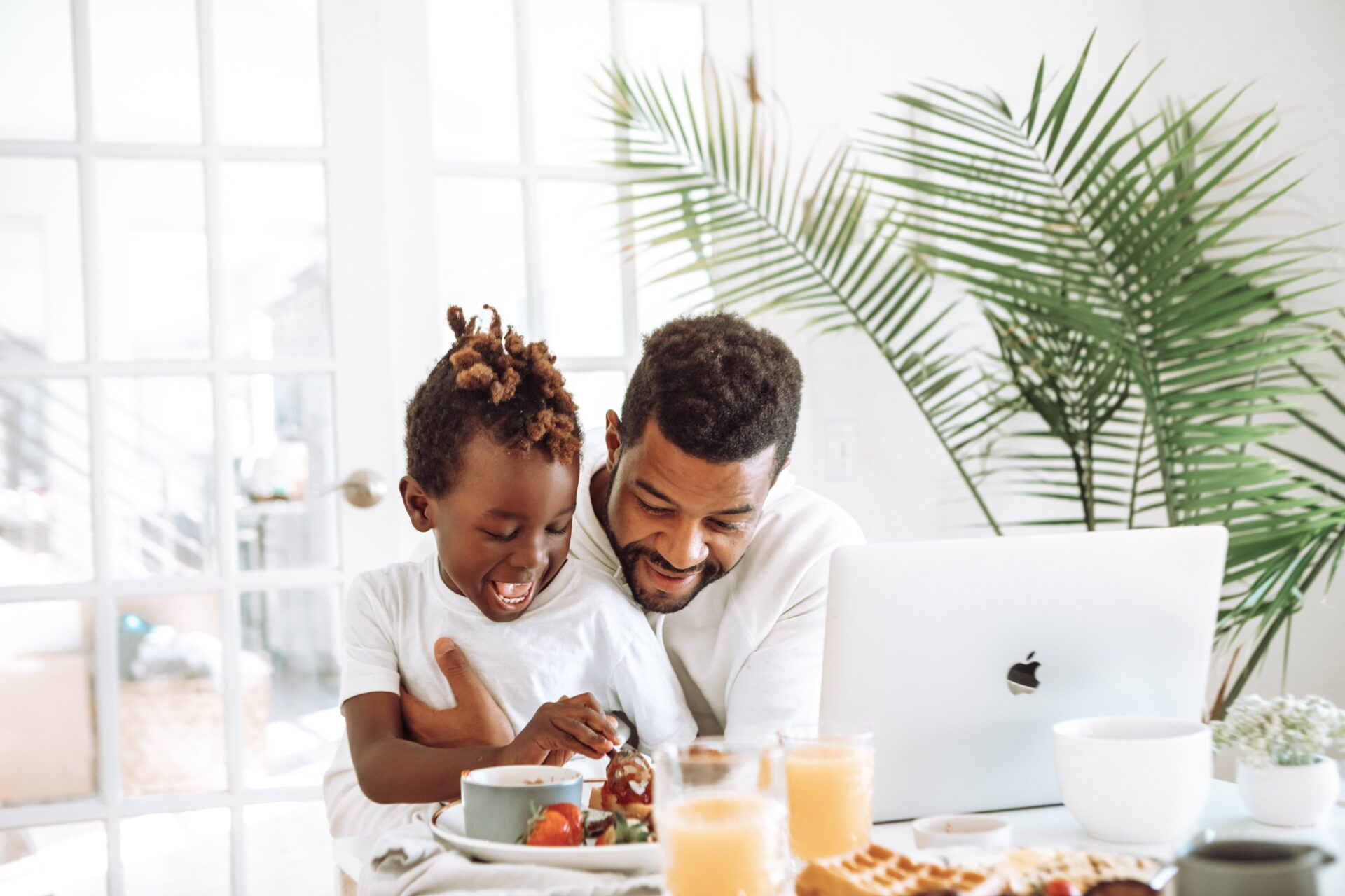 jimmy dean M eA JzCWUY unsplash - 【ひとりっ子育児の幸せ】ママも子供も自分らしくいられるよ！